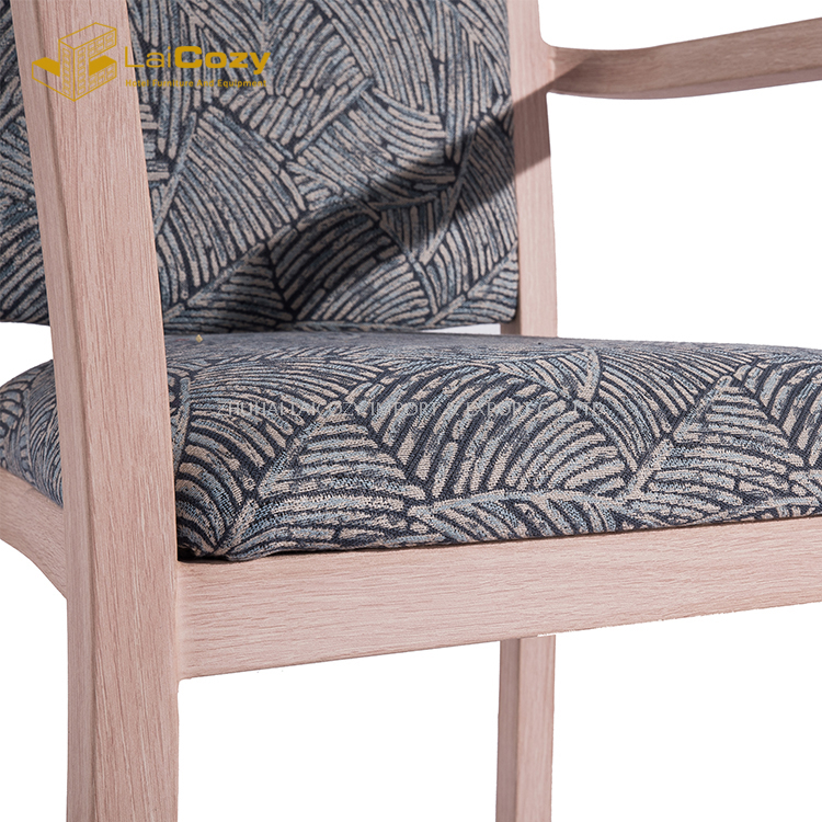 Sillas modernas tapizadas antiguas de los brazos de aluminio del comedor de la tela