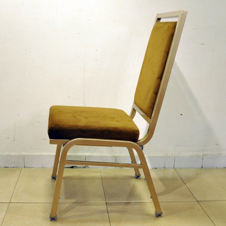 Silla de aluminio para banquetes de Hotel de lujo con respaldo Flexible silla de restaurante duradera moderna con almohadilla de pie ajustable