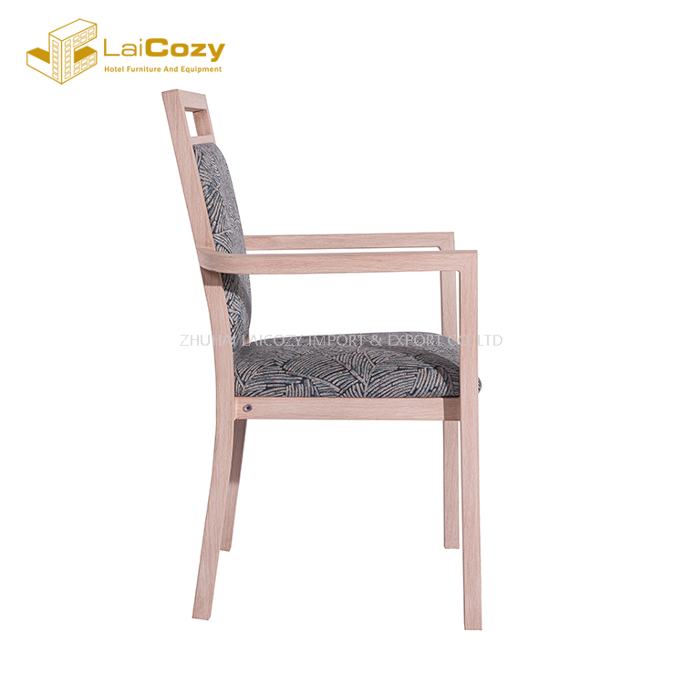 Sillas modernas tapizadas antiguas de los brazos de aluminio del comedor de la tela