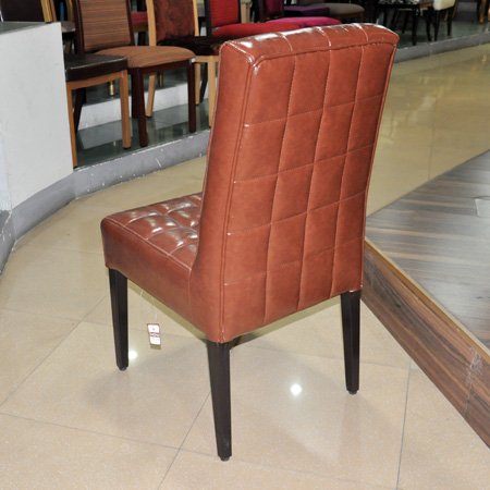 Silla de banquete de asiento de PU marrón de acero de lujo para hotel 