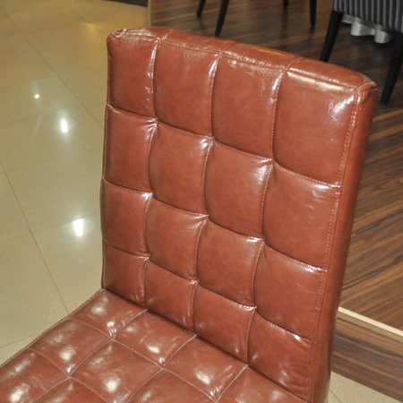 Silla de banquete de asiento de PU marrón de acero de lujo para hotel 